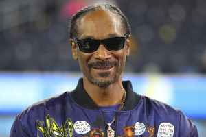 Snoop Dogg..shout out to all Pittsburg Steelers' SportsiCandy fans...